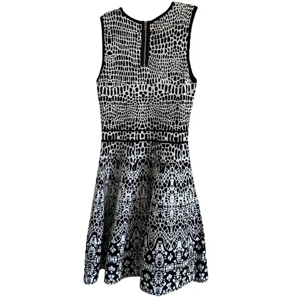 Karen Millen Fit & Flare Knit Sweater Dress Black & White Sz 4 - Picture 7 of 14